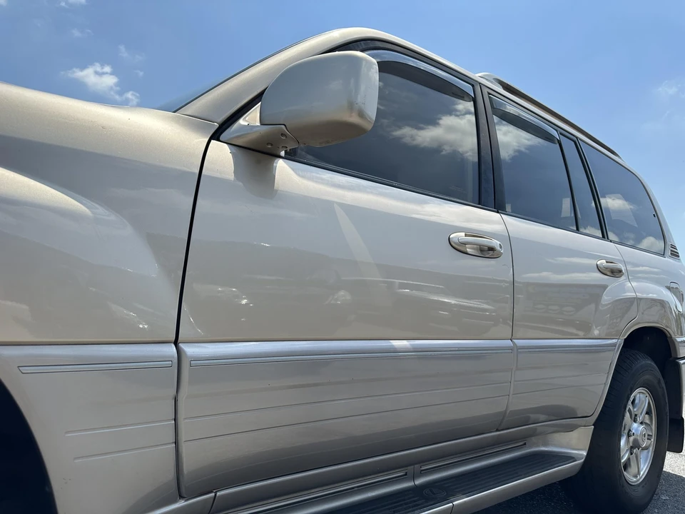 2002 Lexus LX 2nd Gen - Image 18 of 31