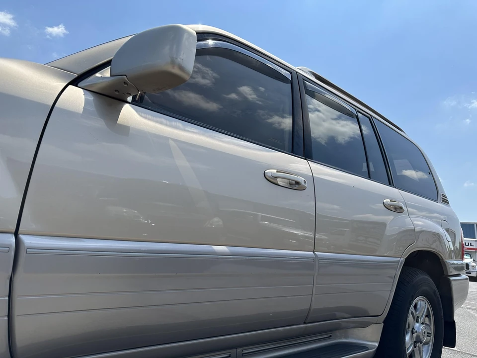 2002 Lexus LX 2nd Gen - Image 19 of 31