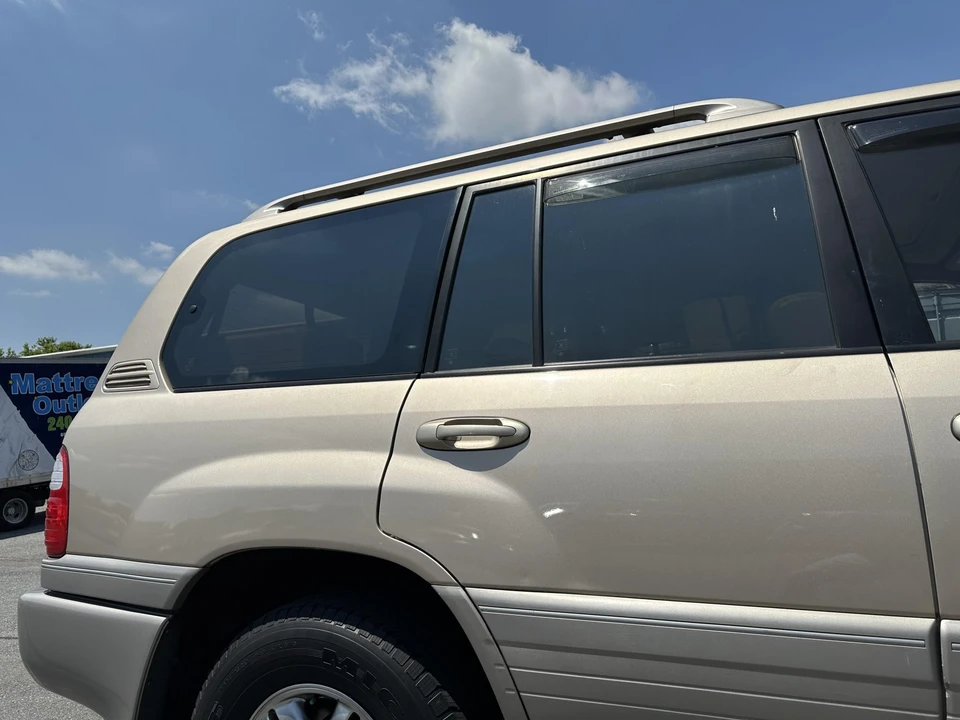2002 Lexus LX 2nd Gen - Image 30 of 31