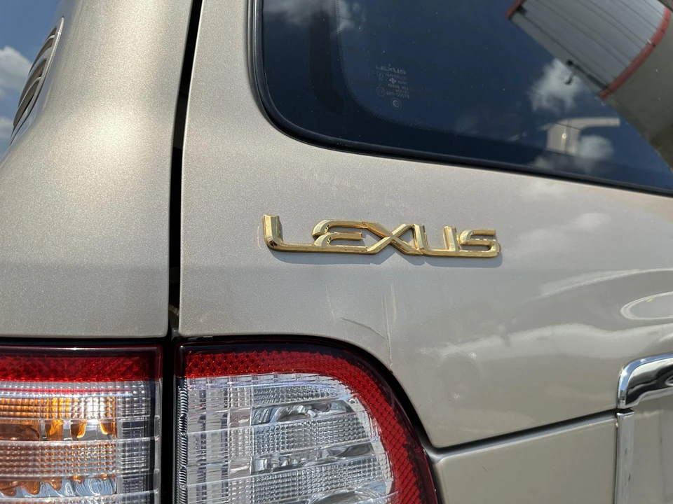 2002 Lexus LX 2nd Gen - Image 26 of 31