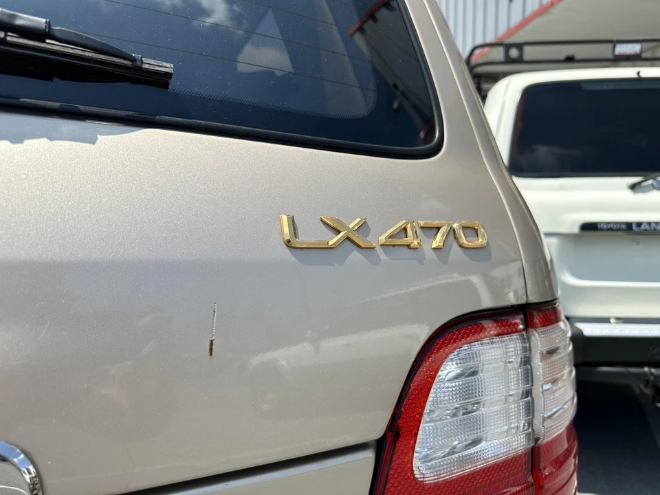 2002 Lexus LX 2nd Gen - Image 27 of 31