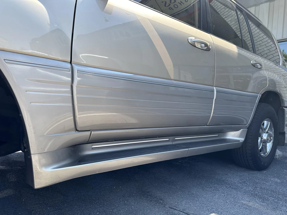 2002 Lexus LX 2nd Gen - Image 21 of 31