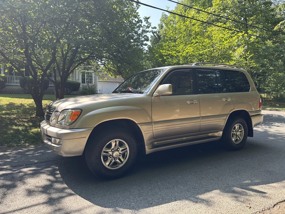 2002 Lexus LX 2nd Gen - Image 4 of 31