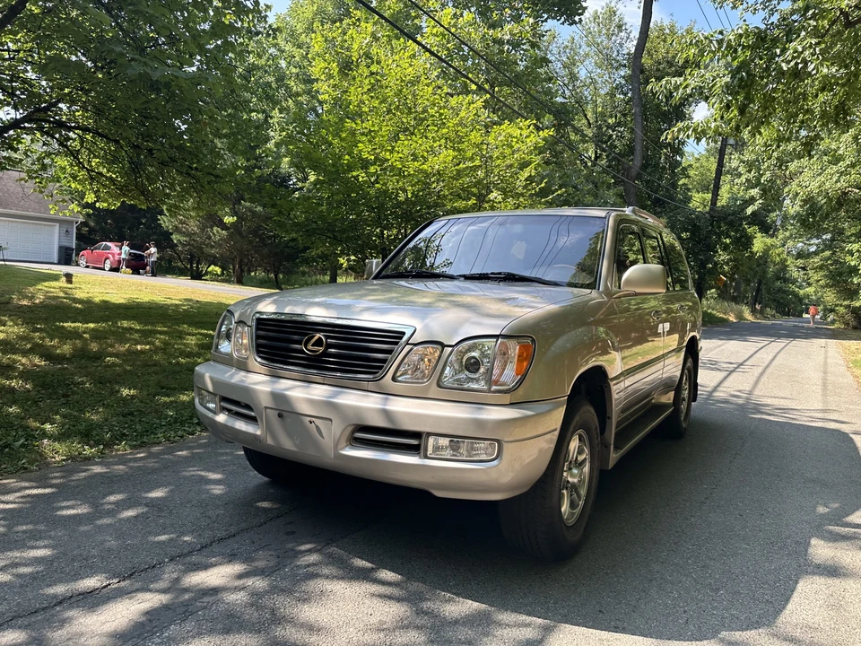 2002 Lexus LX 2nd Gen - Image 2 of 31