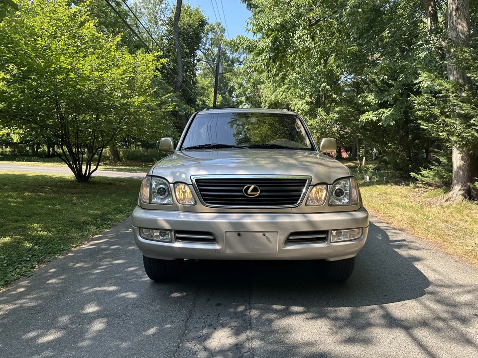 2002 Lexus LX 2nd Gen - Image 17 of 31