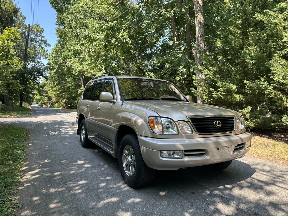 2002 Lexus LX 2nd Gen - Image 16 of 31