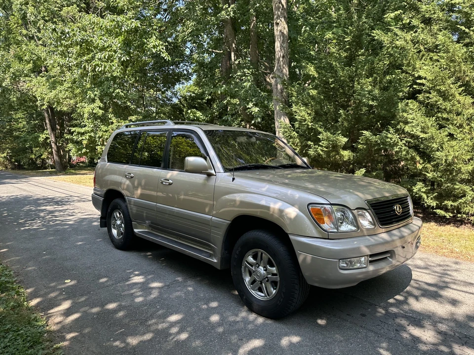 2002 Lexus LX 2nd Gen - Image 15 of 31
