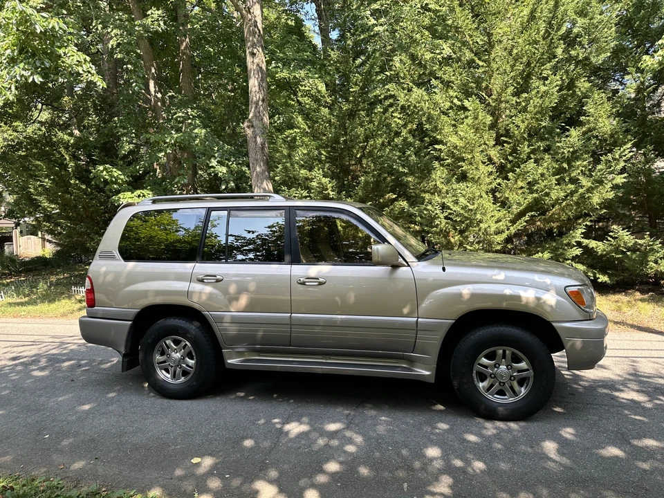 2002 Lexus LX 2nd Gen - Image 13 of 31