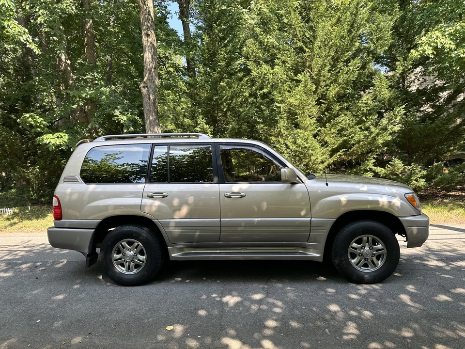 2002 Lexus LX 2nd Gen - Image 12 of 31