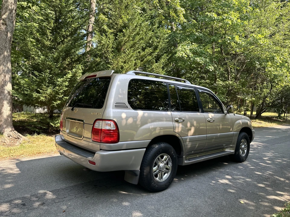 2002 Lexus LX 2nd Gen - Image 11 of 31