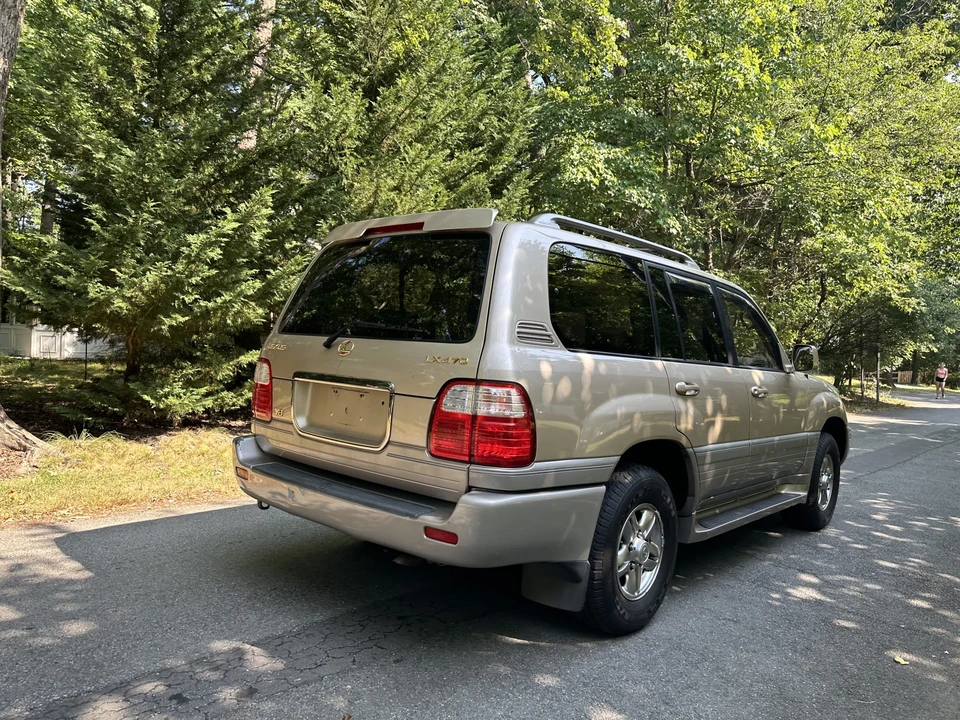 2002 Lexus LX 2nd Gen - Image 10 of 31