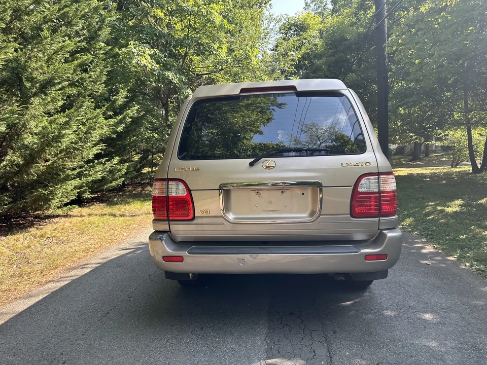 2002 Lexus LX 2nd Gen - Image 8 of 31