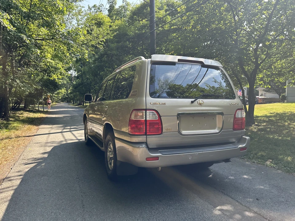 2002 Lexus LX 2nd Gen - Image 7 of 31