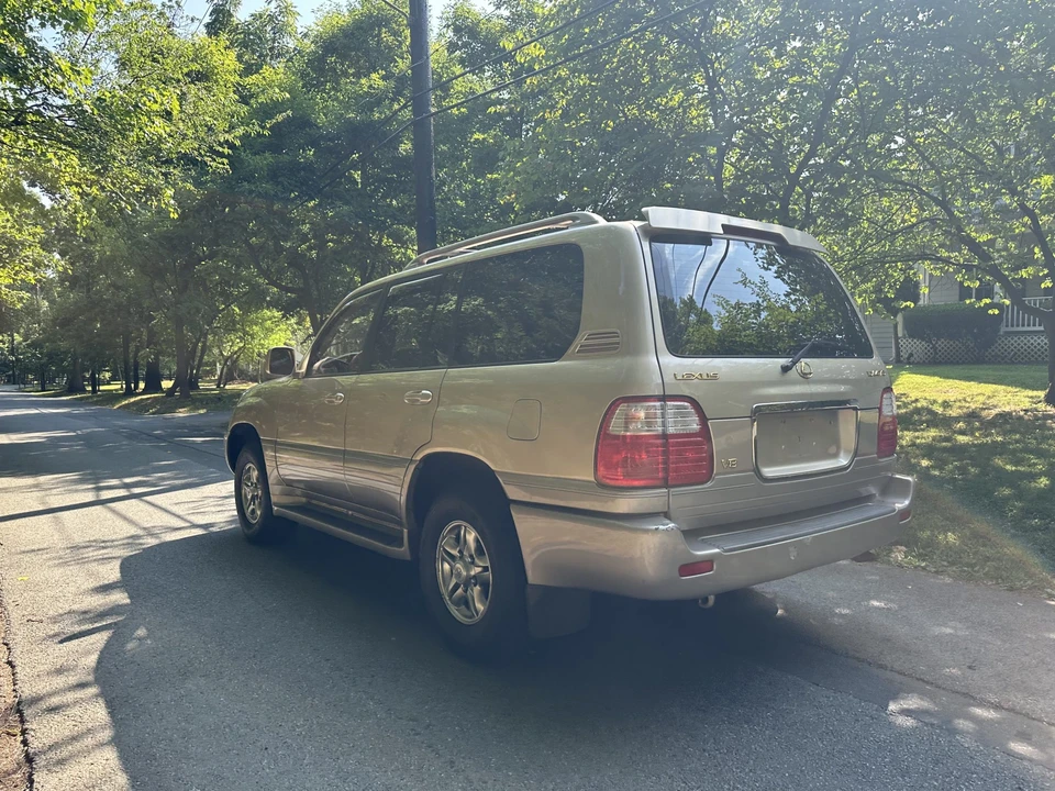 2002 Lexus LX 2nd Gen - Image 6 of 31