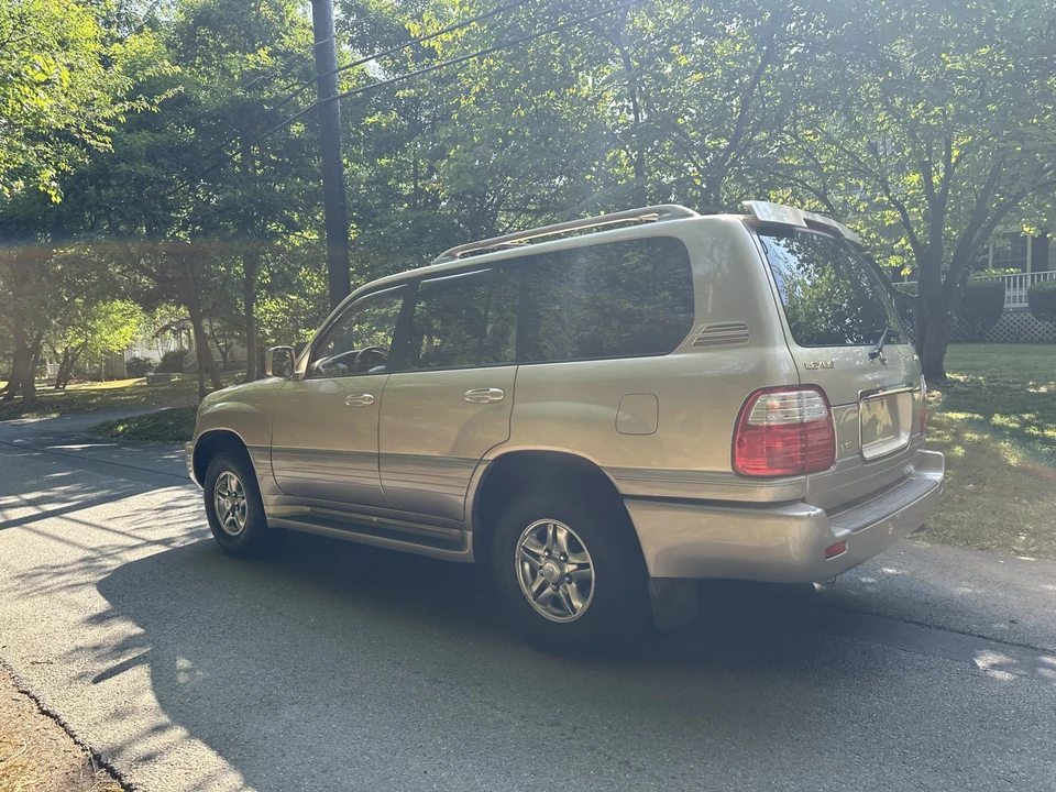 2002 Lexus LX 2nd Gen - Image 5 of 31