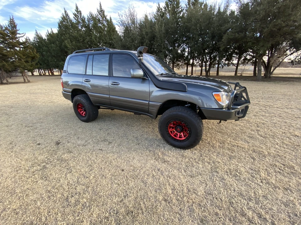 2002 Lexus LX 2nd Gen - Image 6 of 31