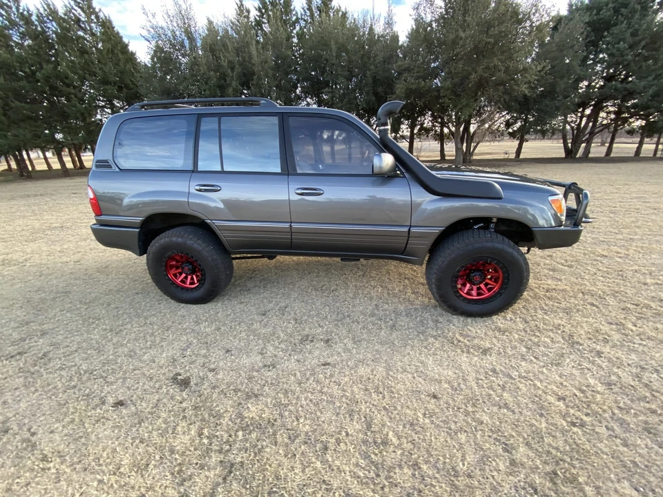 2002 Lexus LX 2nd Gen - Image 8 of 31
