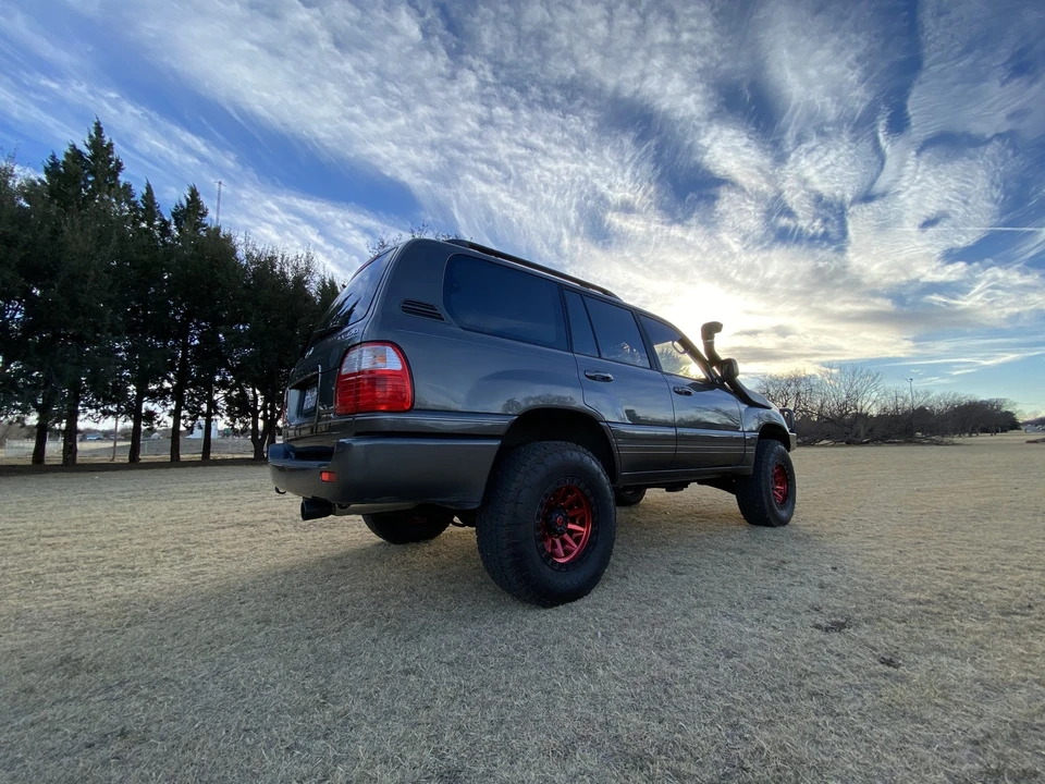 2002 Lexus LX 2nd Gen - Image 11 of 31
