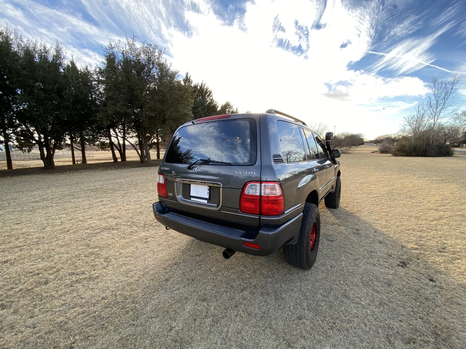 2002 Lexus LX 2nd Gen - Image 12 of 31