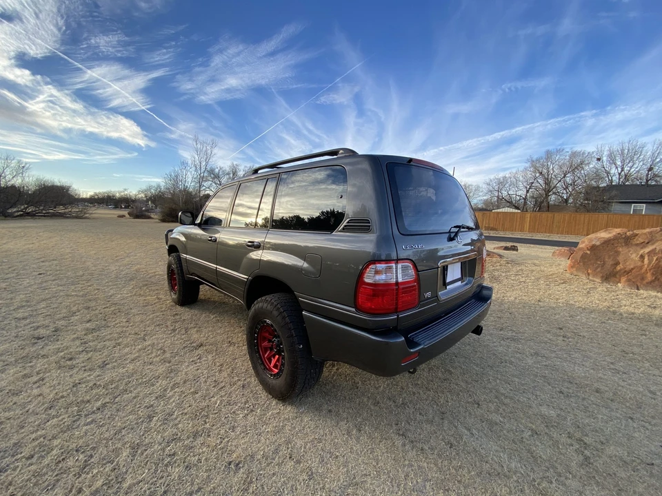 2002 Lexus LX 2nd Gen - Image 15 of 31