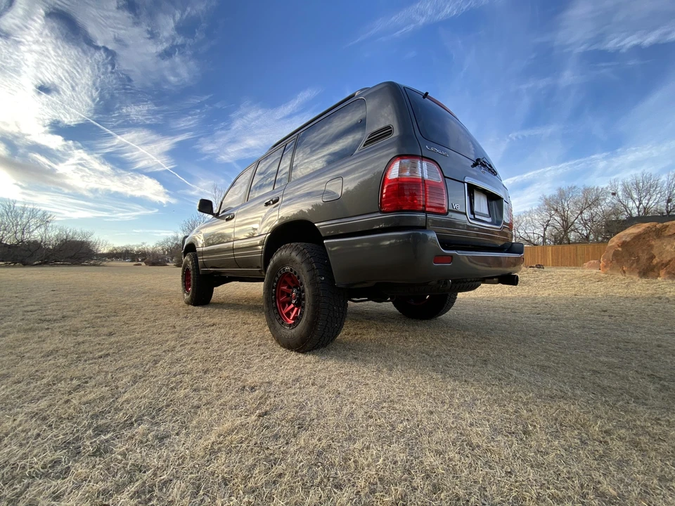 2002 Lexus LX 2nd Gen - Image 14 of 31