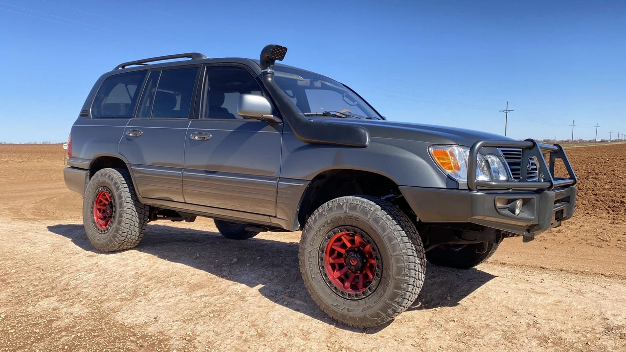 2002 Lexus LX 2nd Gen - Image 24 of 31