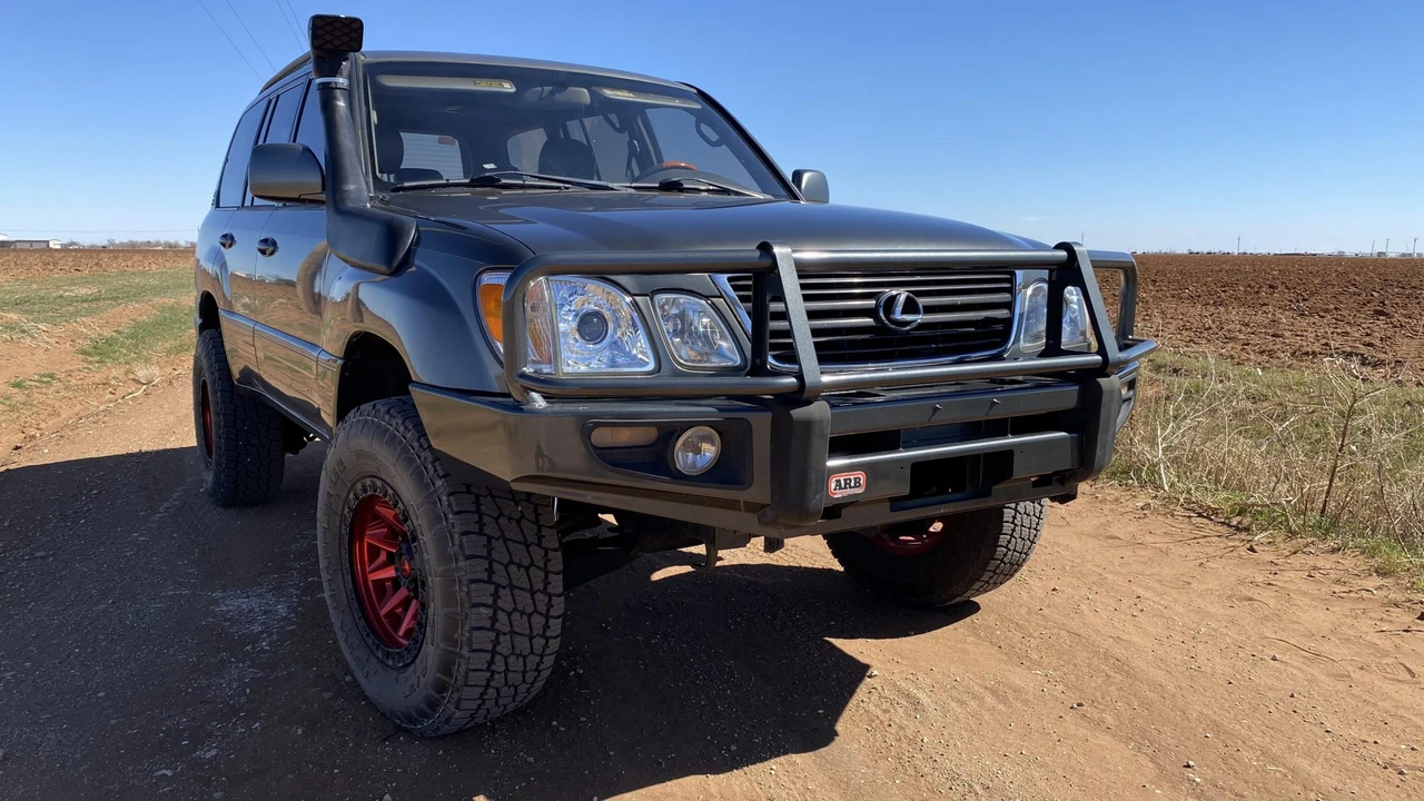 2002 Lexus LX 2nd Gen - Image 21 of 31