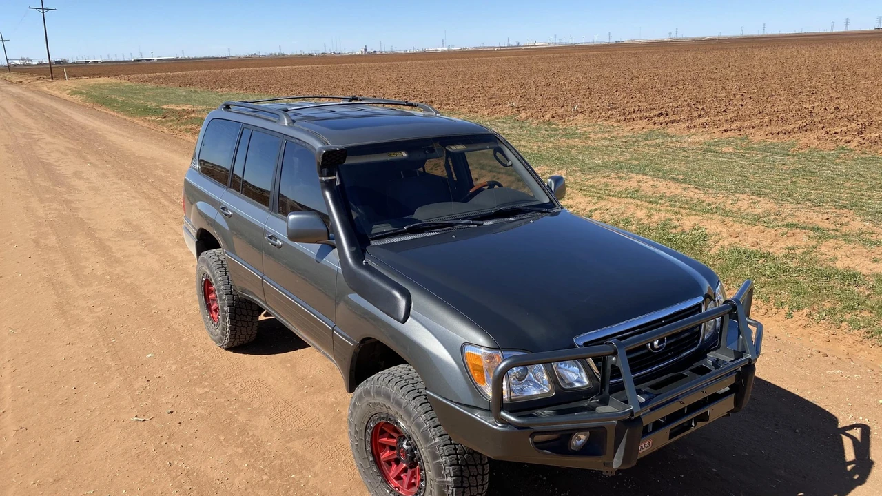 2002 Lexus LX 2nd Gen - Image 28 of 31