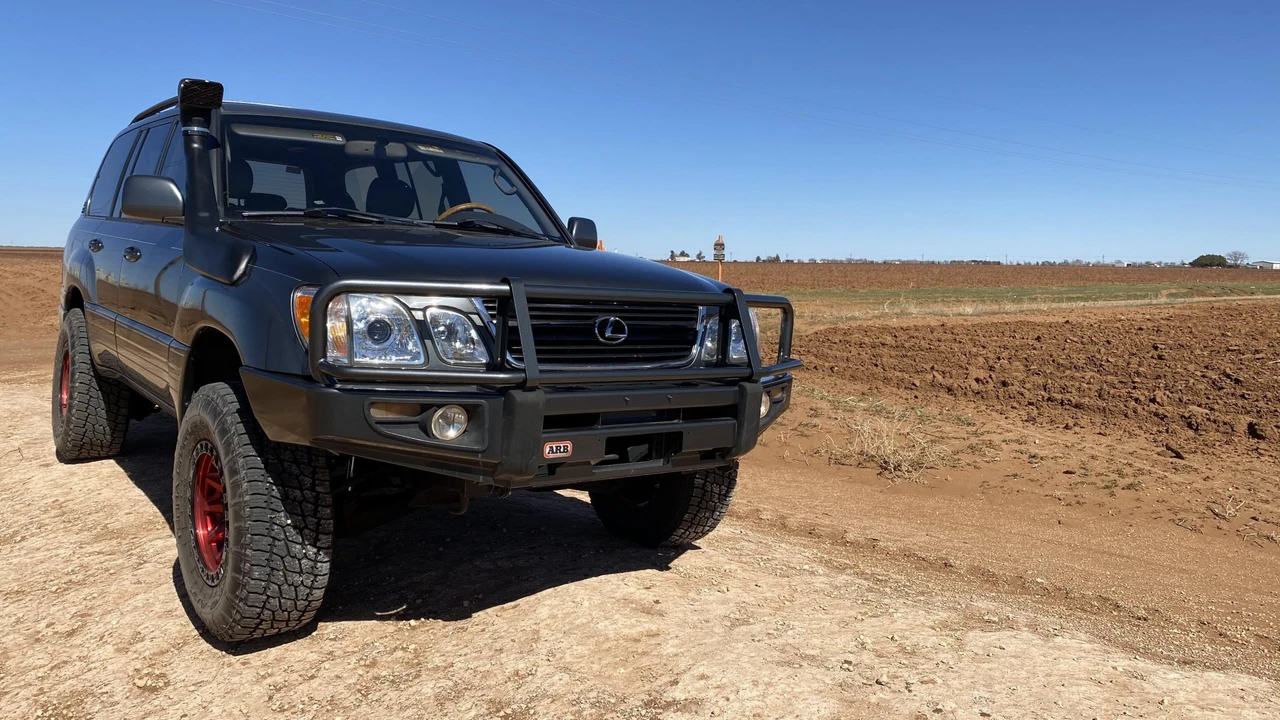 2002 Lexus LX 2nd Gen - Image 22 of 31