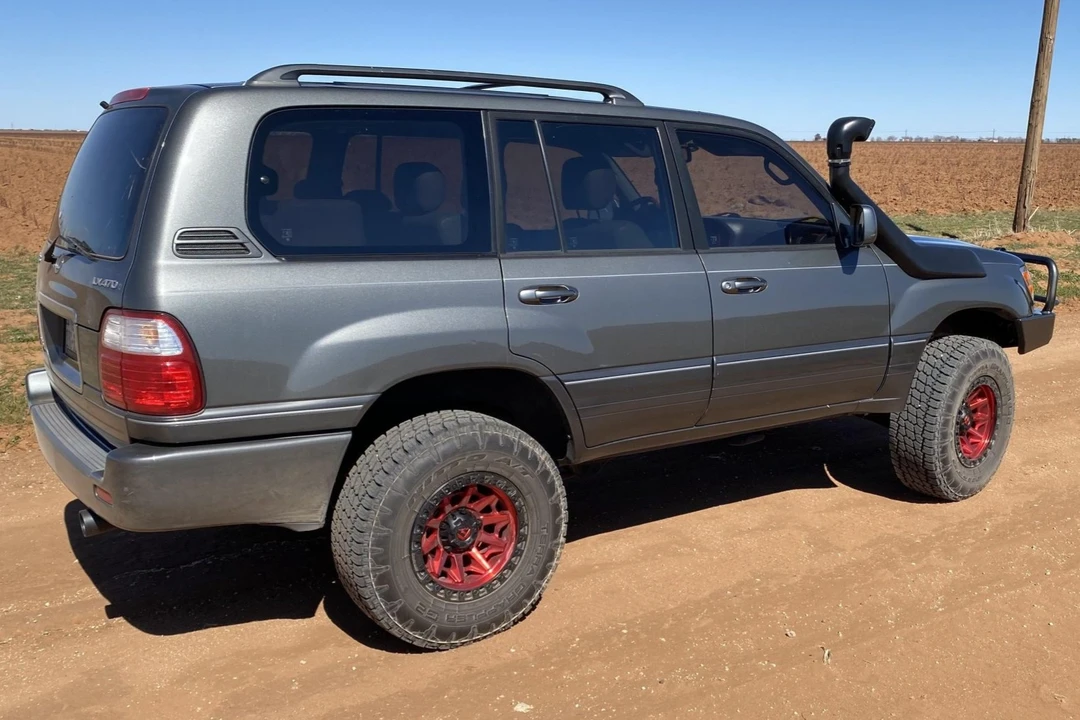 2002 Lexus LX 2nd Gen - Image 30 of 31