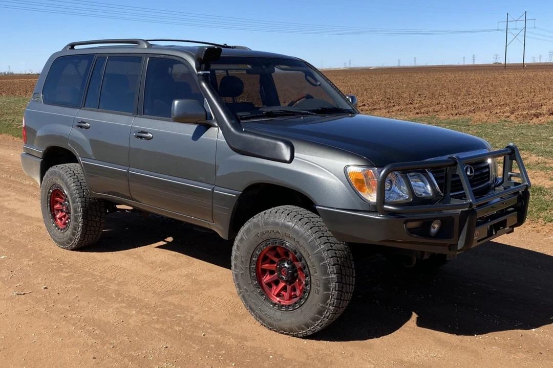 2002 Lexus LX 2nd Gen - Image 26 of 31