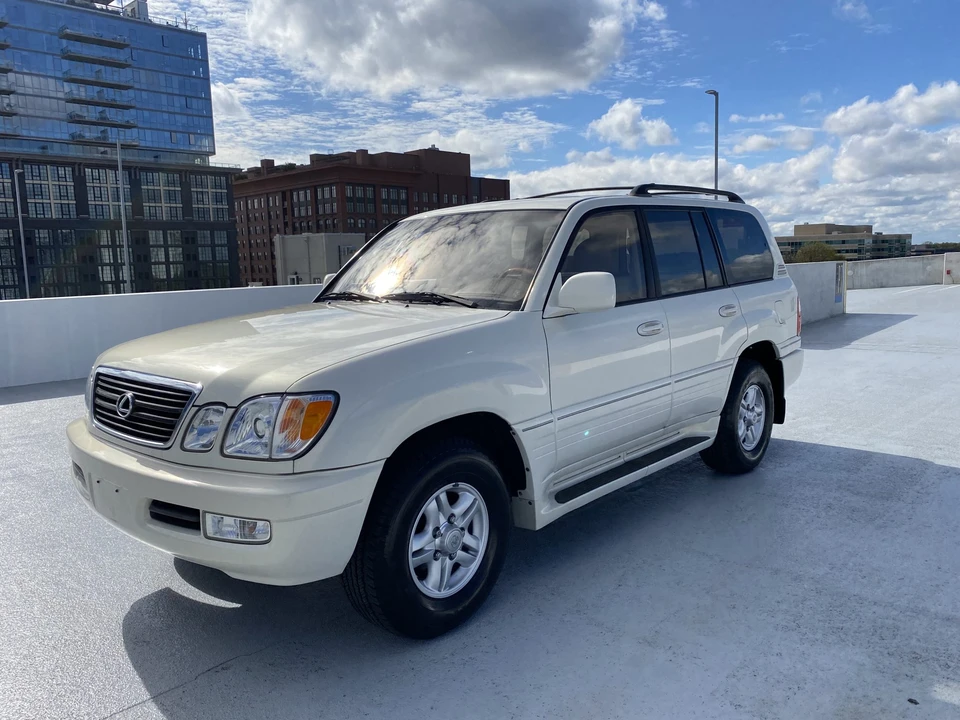 2002 Lexus LX 2nd Gen - Image 5 of 31