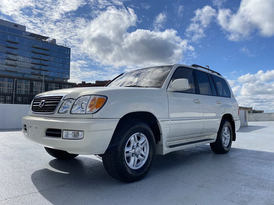 2002 Lexus LX 2nd Gen - Image 6 of 31
