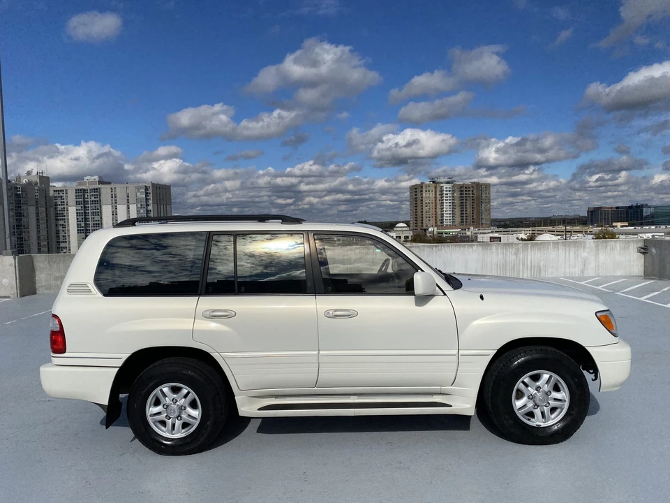 2002 Lexus LX 2nd Gen - Image 19 of 31
