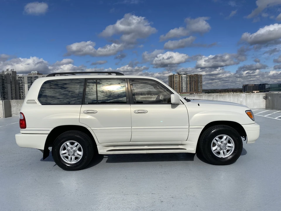 2002 Lexus LX 2nd Gen - Image 20 of 31