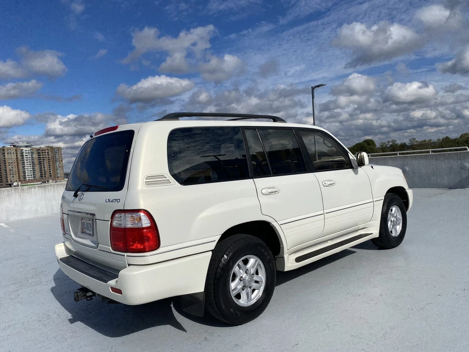 2002 Lexus LX 2nd Gen - Image 17 of 31
