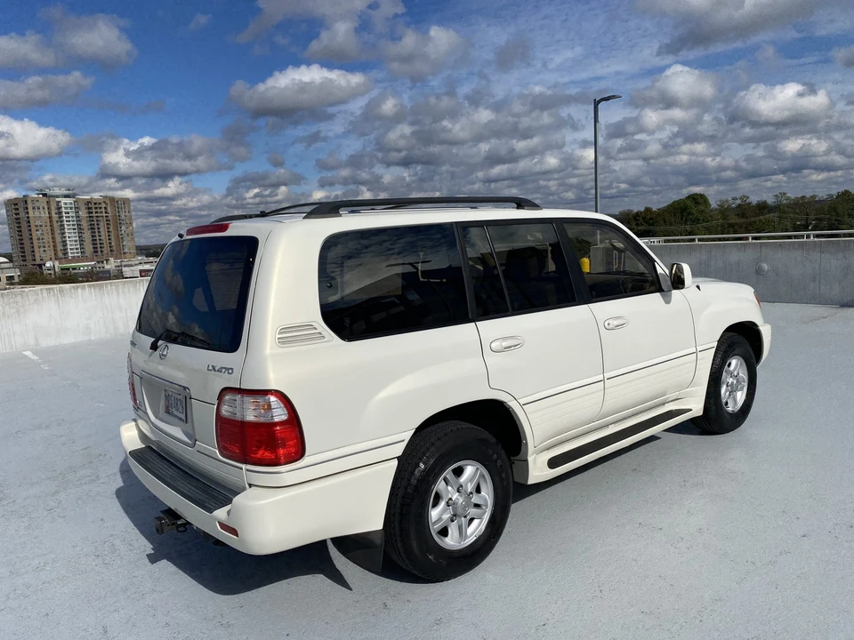 2002 Lexus LX 2nd Gen - Image 16 of 31