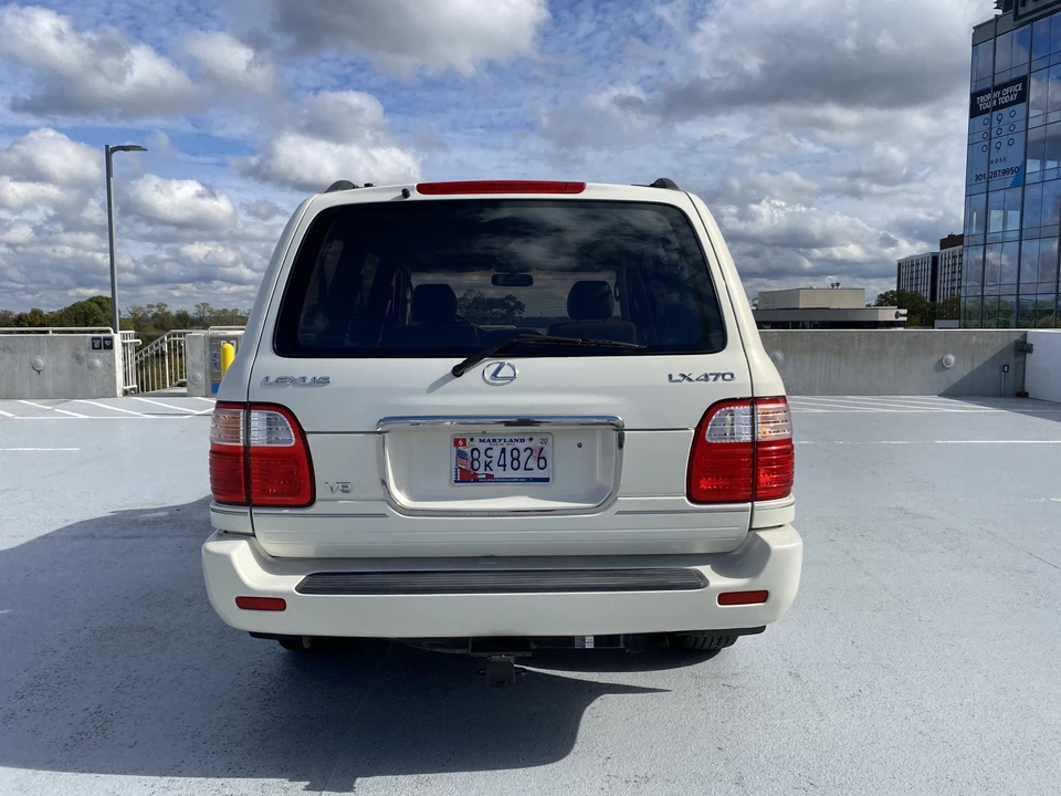 2002 Lexus LX 2nd Gen - Image 12 of 31