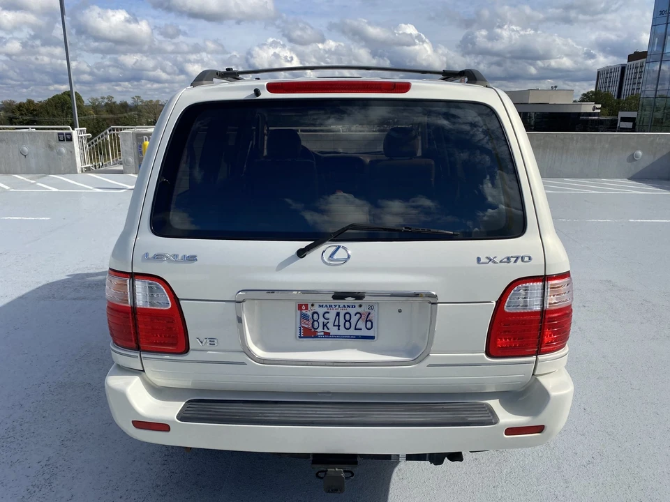 2002 Lexus LX 2nd Gen - Image 13 of 31