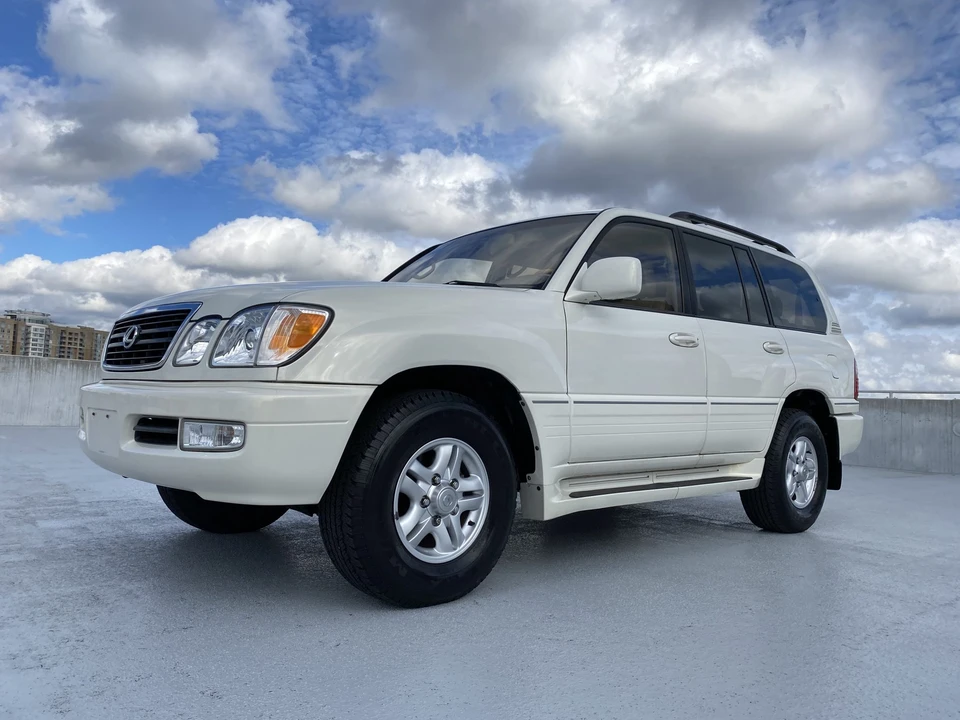 2002 Lexus LX 2nd Gen - Image 4 of 31