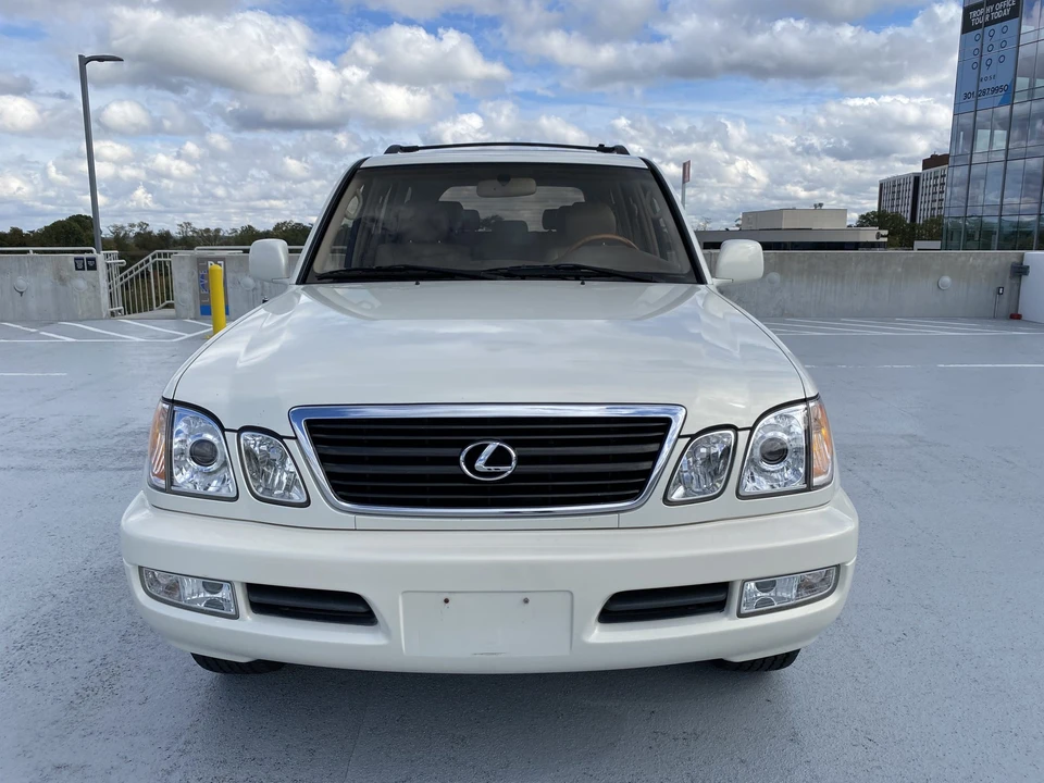 2002 Lexus LX 2nd Gen - Image 26 of 31