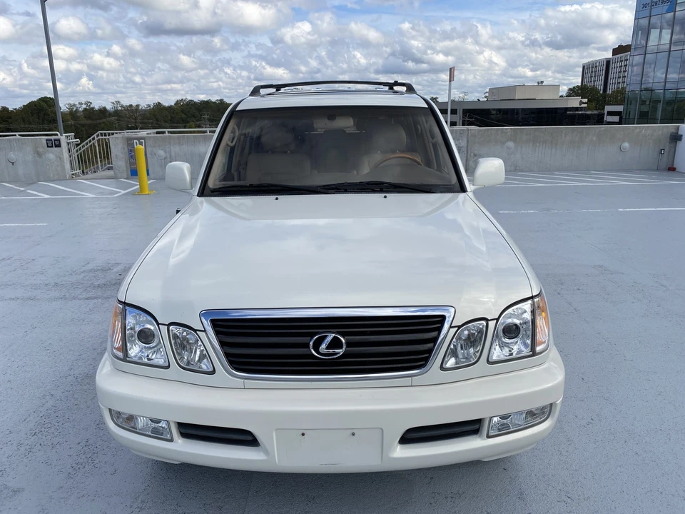 2002 Lexus LX 2nd Gen - Image 25 of 31