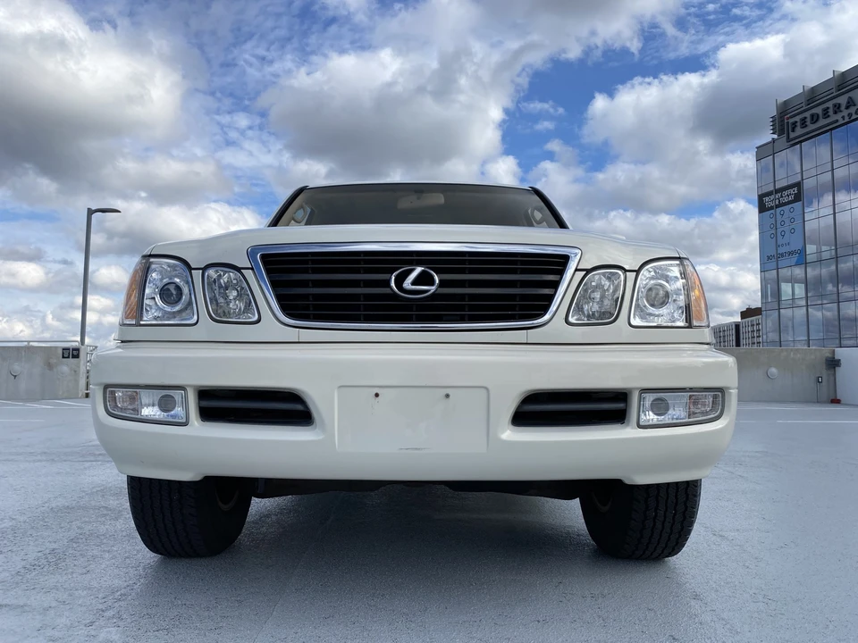 2002 Lexus LX 2nd Gen - Image 27 of 31