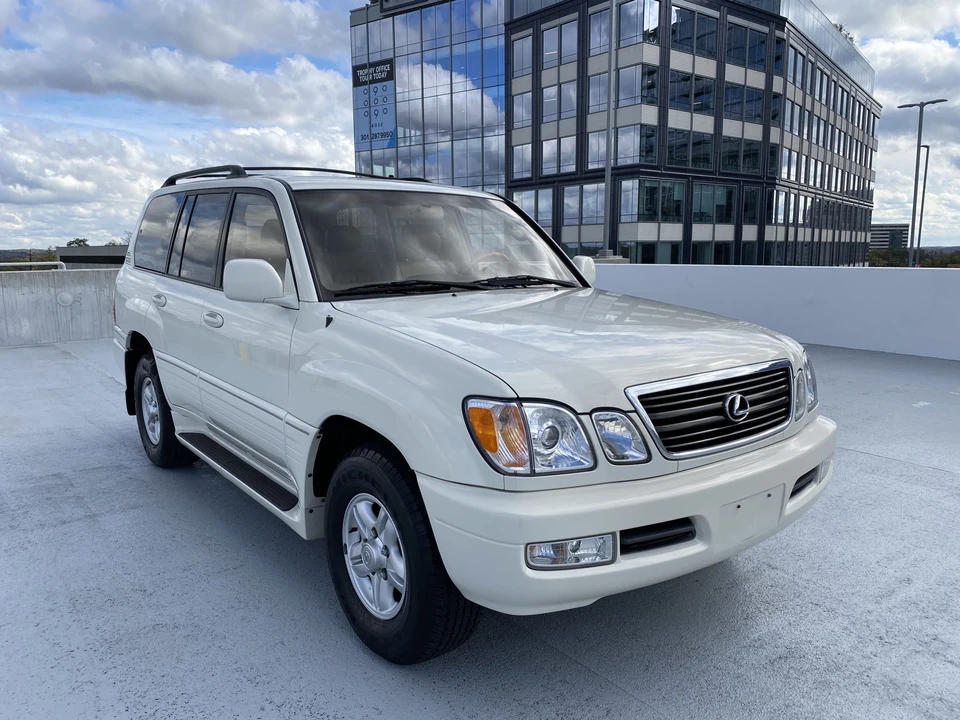 2002 Lexus LX 2nd Gen - Image 23 of 31