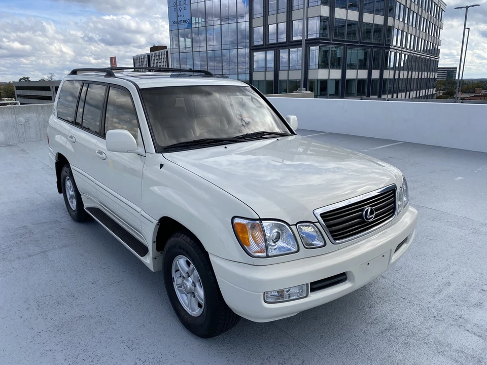 2002 Lexus LX 2nd Gen - Image 22 of 31
