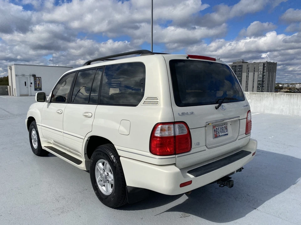2002 Lexus LX 2nd Gen - Image 10 of 31