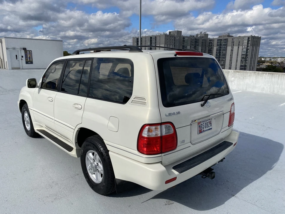 2002 Lexus LX 2nd Gen - Image 9 of 31