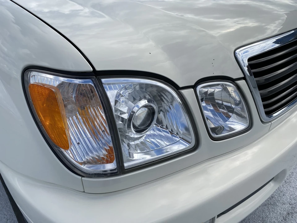 2002 Lexus LX 2nd Gen - Image 29 of 31