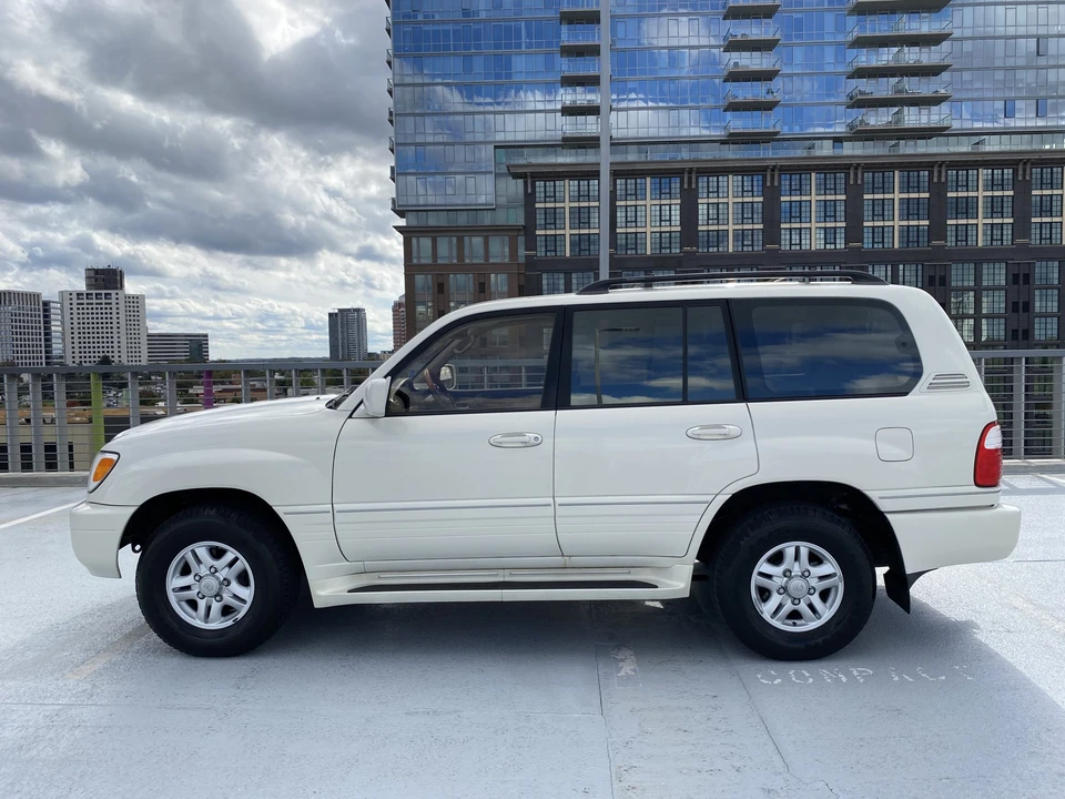 2002 Lexus LX 2nd Gen - Image 7 of 31