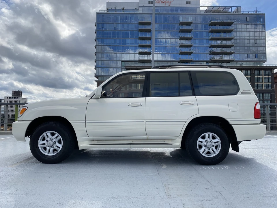 2002 Lexus LX 2nd Gen - Image 8 of 31